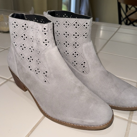Cole Haan Jayne Lasercut Suede Bootie - Gray - Size 10.5 - Picture 2 of 11
